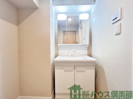 ���ʑ�E���ʏ��@�V�i�����ς݂̐��ʑ�́A�g������̗ǂ��݌v�B���̏������X���[�Y�ɍs���܂��B