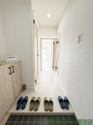 ���ց@����