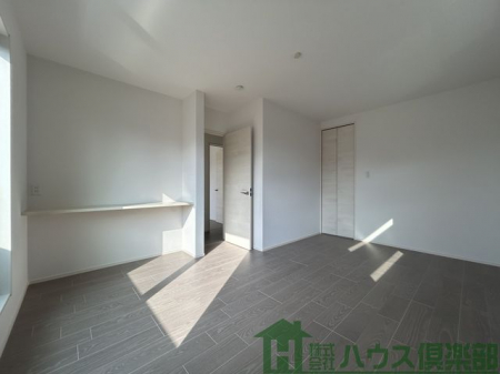 ���̑����ρ@��Q���͍L�߂ŁA���[�N�f�X�N�������t���ł�