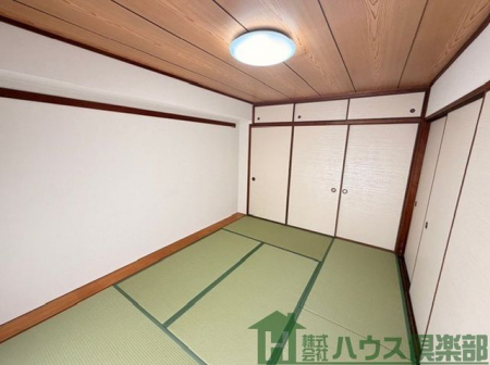 ���ց@����