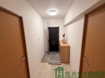 ���ց@����