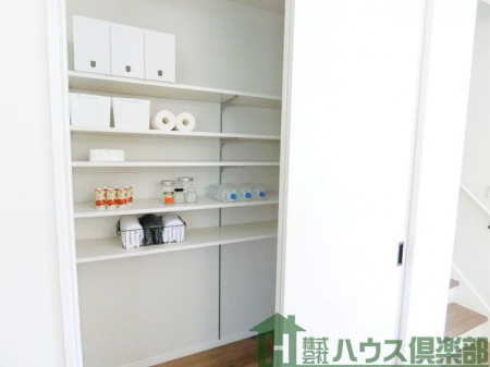 ���[�@���r���O���[�ł��I���p�i�̃X�g�b�N�₨�����ᓙ�A�l�X�ȕ�������X�y�[�X�Ƃ��Ė𗧂��܂���