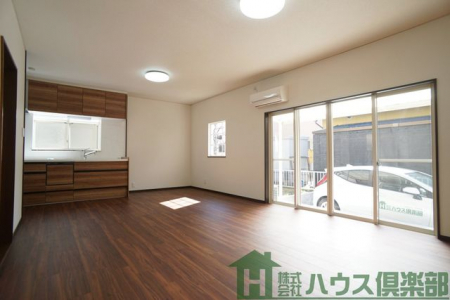 ���r���O�@��P�U���k�c�j�I��ʂ̑�����͖��邢�z�˂����c��