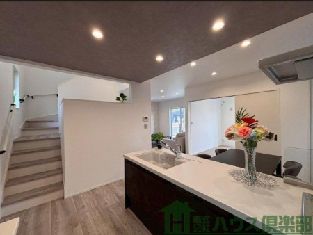 ���r���O�@�X�L�b�v�t���A�́A�Ƒ��̋C�z�������Ȃ�����A�X�̎��Ԃ��؂ɂł���u���悢�������v�����o���܂��B�ǂŎd�؂�Ȃ����ߕ��ʂ����悭�A�����ƒ������閾�邢��Ԃ��������܂��B