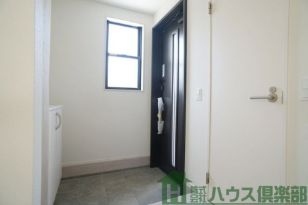 ���ց@����