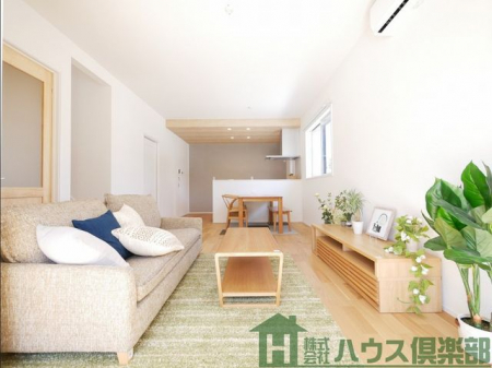 ���r���O�@�V�䍂2.7���̊J���I�ȃ��r���O��ԁB���邭��Ƃ�̂���Z��Ԃ����o���Ă��܂��B