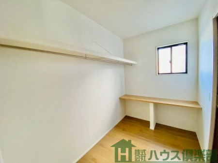 ���̑��@�Ƒ��̈ߗނ�ו����܂Ƃ߂Ď��[�ł���t�@�~���[�N���[�[�b�g�B