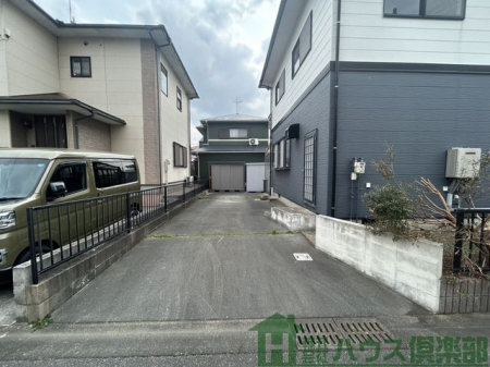 �@�����ɂ͏�����ɂȂ��钓�ԏꂪ����A�Q�䒓�ԉ\�ȃX�y�[�X������܂��B�ו��̏o������ɂ��֗��ł��B