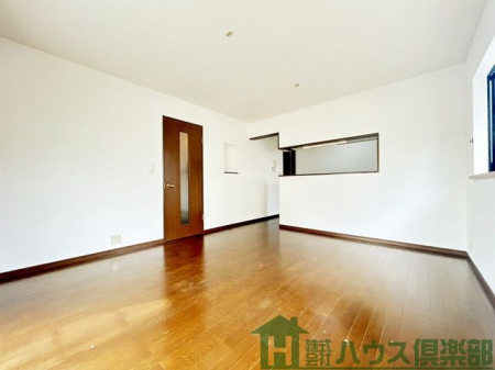 ���r���O�@�Ƒ���������肭�낰��J�����̂��郊�r���O�ł��B