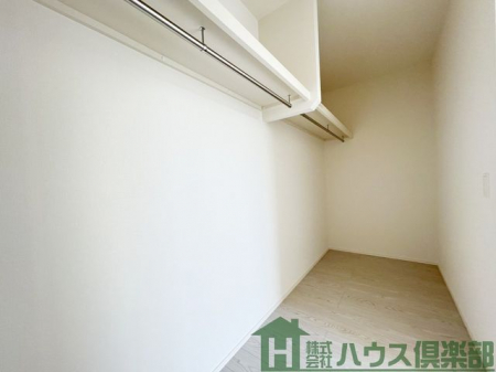 ���[�@�W���̗m���ɗאڂ�����^�E�H�[�N�C���N���[�[�b�g�B�G�ߕ��̈ߗނ�ו��������Ղ���[�\�ł��B