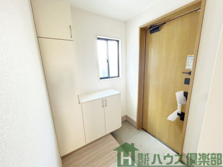 �@���[�͂̂���V���[�Y�{�b�N�X�t���Ō��ւ��X�b�L���ۂĂ܂��B