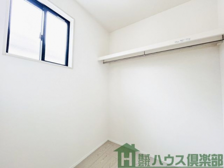 ���ց@�Ƒ��݂�Ȃ̈ߗނ��܂Ƃ߂Ď��[�ł���A�֗��ȃt�@�~���[�N���[�N�B