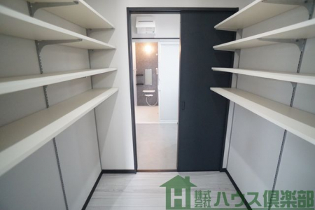 ���[�@�E�H�[�N�X���[�̃p���g���[�ł��I����������u���Ă��悵�A���p�i�̃X�g�b�N��u���Ă��悵��