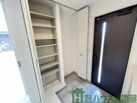 ���ց@����