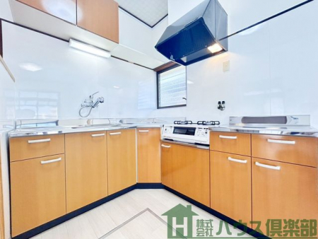 �L�b�`���@�V�i�����ς̃L�b�`���ŁA���X�̂����������K�ɍs���܂��B