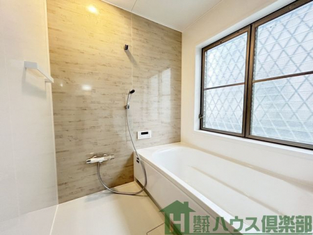 �����@�傫�ȑ��t���ŊJ�����̂���o�X���[���B���R�����������݁A���C�����₷�����K�ȋ�Ԃł��B