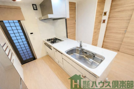 �L�b�`���@���摜�͉��H���Ă��܂��B�ו�������Ȃǌ����Ƒ��Ⴕ�܂��B