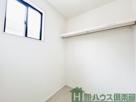 ���ց@�Ƒ��݂�Ȃ̈ߗނ��܂Ƃ߂Ď��[�ł���A�֗��ȃt�@�~���[�N���[�N�B