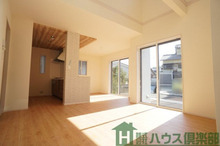 ���r���O�@�P�U���̂k�c�j�I�㕔���������ŊJ�����̂����Ԃł��I