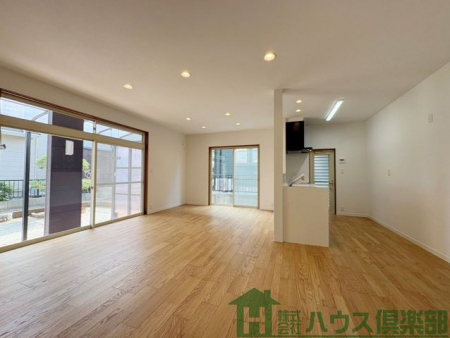 ���r���O�@���ɖʂ����傫���|���o��������ۓI�ȍL�X�k�c�j�ł���