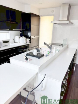 �g�C���@�g������ɗD�ꂽ�L�b�`���B��������͈ȑO�܂ŃX���[�Y�ȓ����ŁA�����̉Ǝ����S���y�����܂��B���r���O�����n����݌v�ŁA�Ƒ��Ƃ̉�b�����R�Ɛ��܂�܂��B