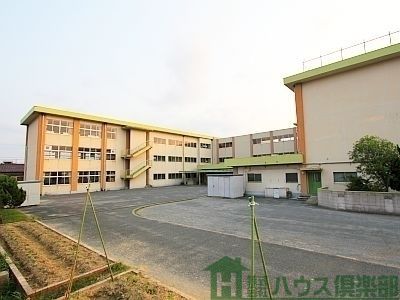 �@���Ԏs�����ԓ쏬�w�Z �k��35���B 2730m