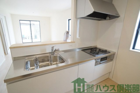�L�b�`���@�O���K�X�R�����t�̃L�b�`���ł��I�Ζʎ��L�b�`���Ń��r���O�̗l�q���悭�킩��܂��ˁ�