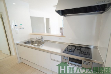 �L�b�`���@�L�b�`���͎O���K�X�R�����t�I�ΖʃL�b�`���Ń��r���O�̗l�q���m�F���Ȃ����Ƃ��ł��܂��I