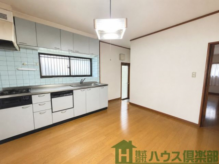 �L�b�`���@�_�C�j���O�A�L�b�`�����f�ڎʐ^��AI�ɂ��摜���H�ō폜���Ă���܂��B