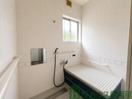 �����@�o�X���f�ڎʐ^��AI�ɂ��摜���H�ō폜���Ă���܂��B