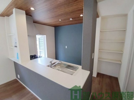 �L�b�`���@�L�b�`�����ɉ��I�t���̎��[������Ă��܂��I�p���g���[�Ƃ��ė��p�ł��܂���